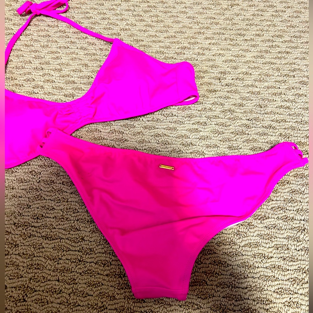 Victoria’s Secret 💗 Hot Pink Swim Suit - Size Medium + FREE swim suit cover